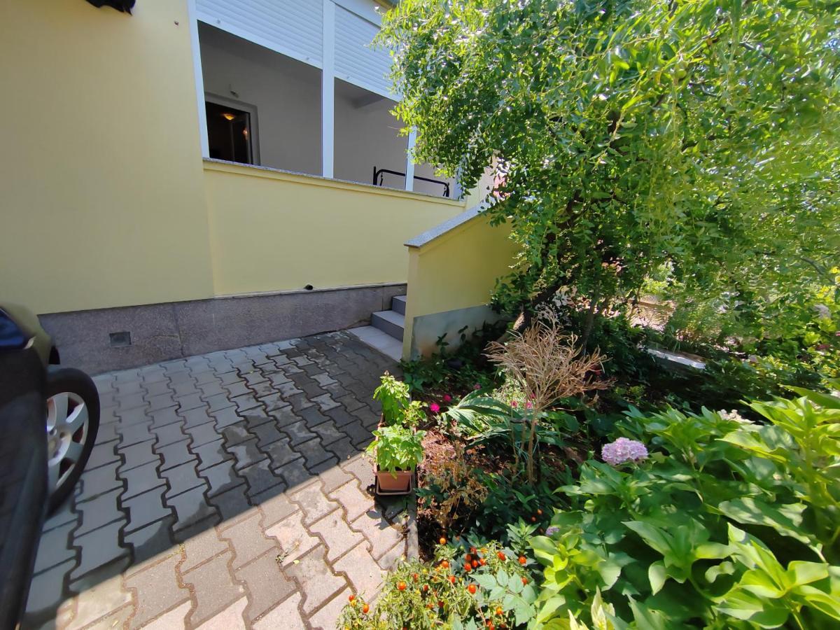Apartments Kocijan Sukosan Exterior photo